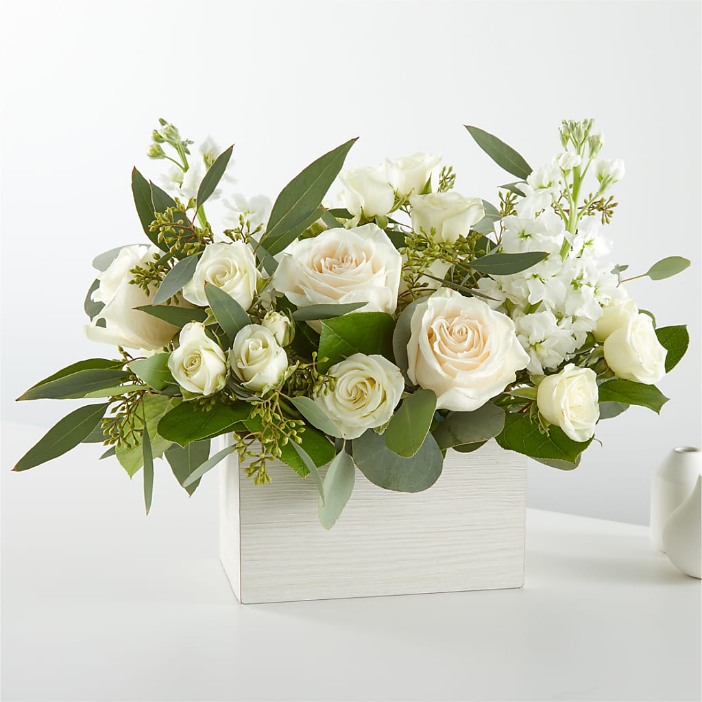 Fresh Linen Box Bouquet – GERLACHS GARDEN & FLORAL, Erie PA