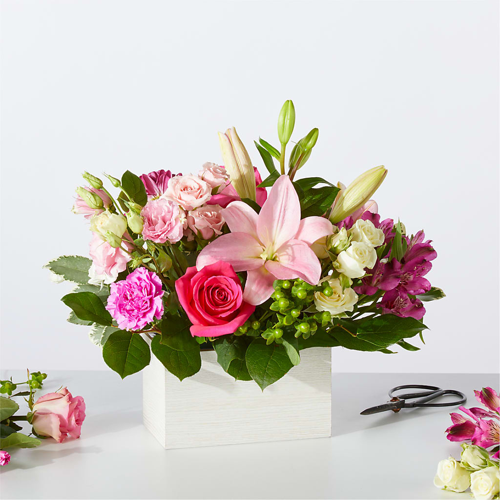 Sweetberry Box – A Florist Original – GERLACHS GARDEN & FLORAL, Erie PA