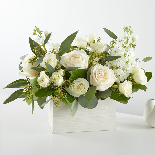 Fresh Linen Box Bouquet – GERLACHS GARDEN & FLORAL, Erie PA
