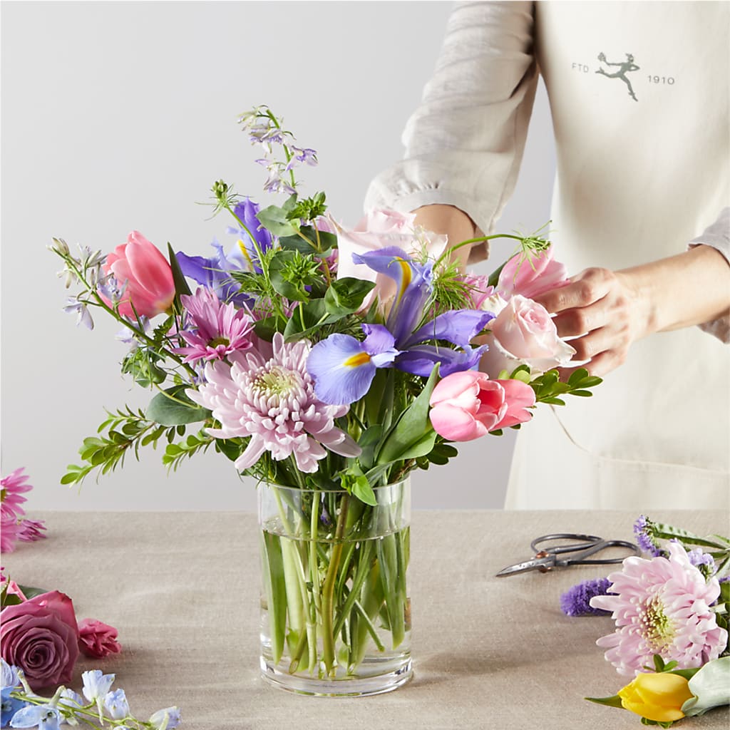 Pastel Tradition - A Florist Original – GERLACHS GARDEN & FLORAL, Erie PA