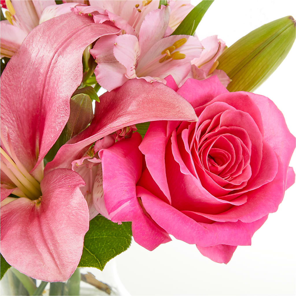 Lots of Love Bouquet – GERLACHS GARDEN & FLORAL, Erie PA